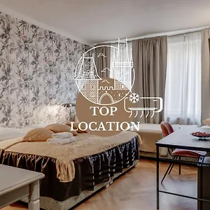 Louren - The Bridge Apartmanhotel