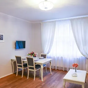 Apartment White & Gray, Prag